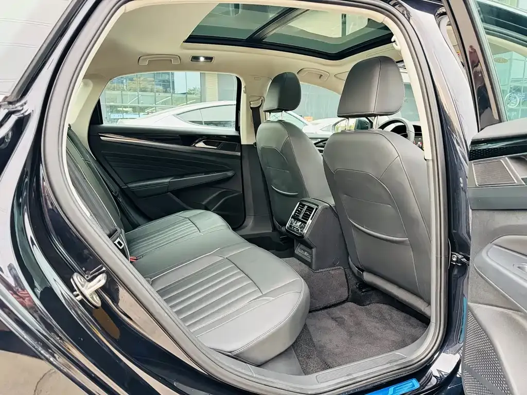 Volkswagen Passat — фото 8