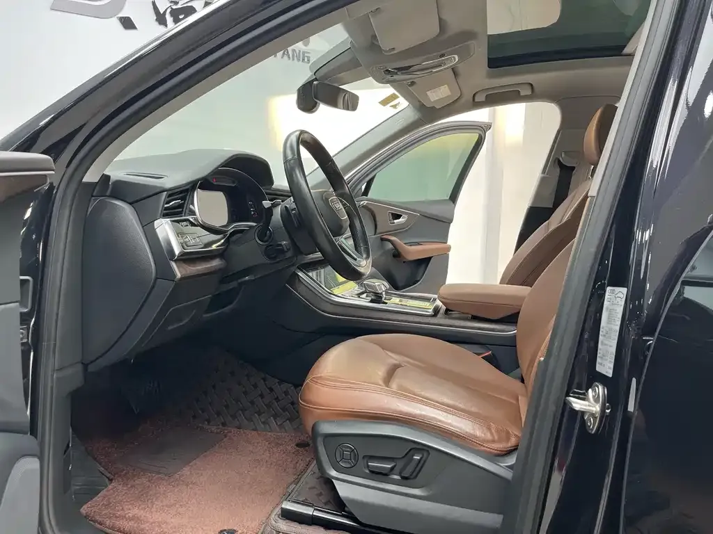 Audi Q7 2021 из CN, фото 4