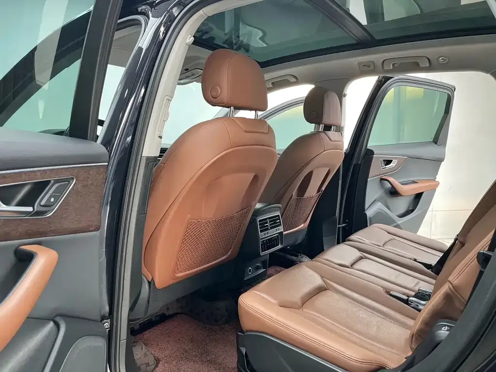 Audi Q7 2021 из CN, фото 6