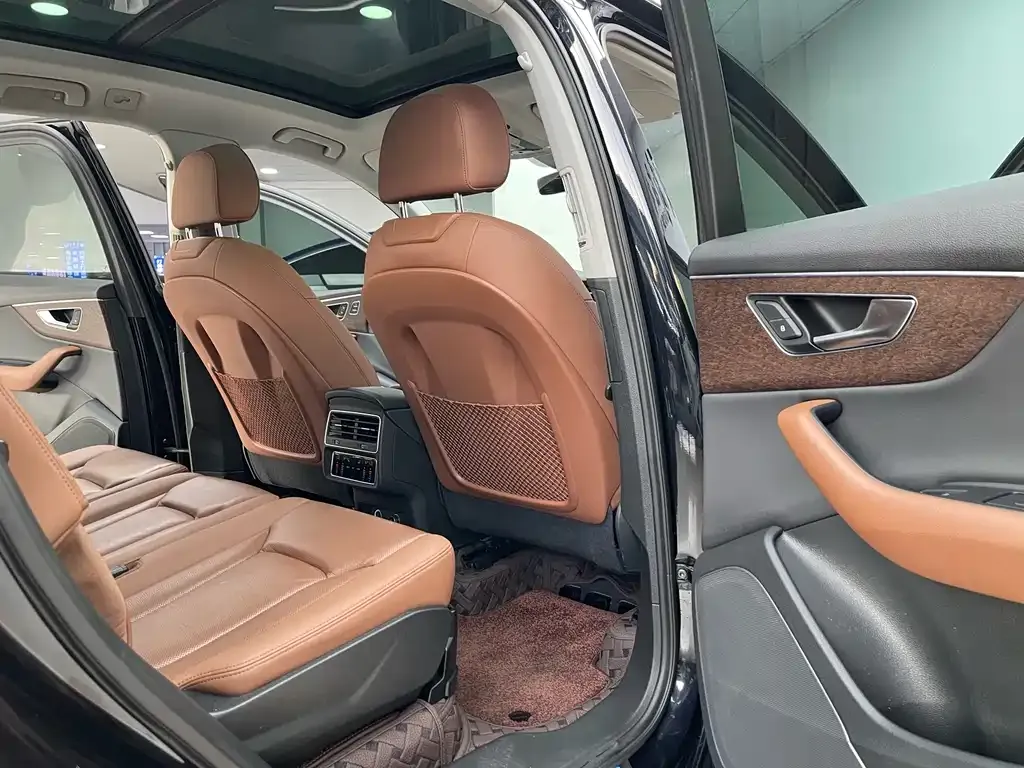 Audi Q7 2021 из CN, фото 7