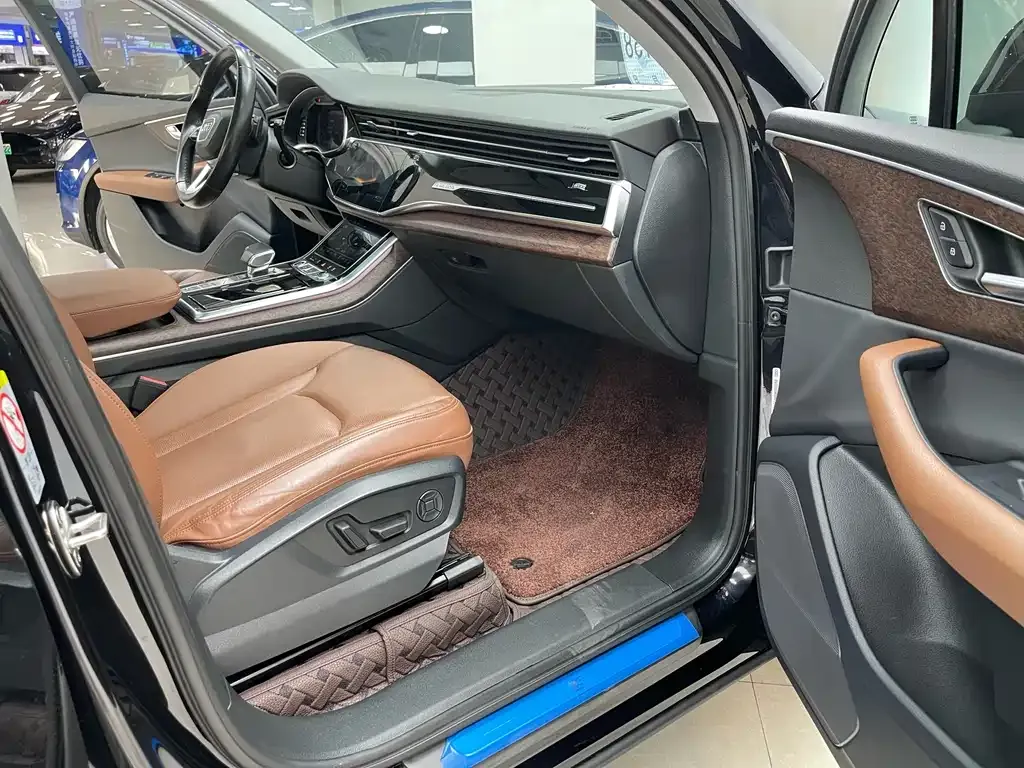 Audi Q7 2021 из CN, фото 8