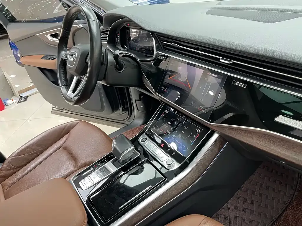 Audi Q7 2021 из CN, фото 9