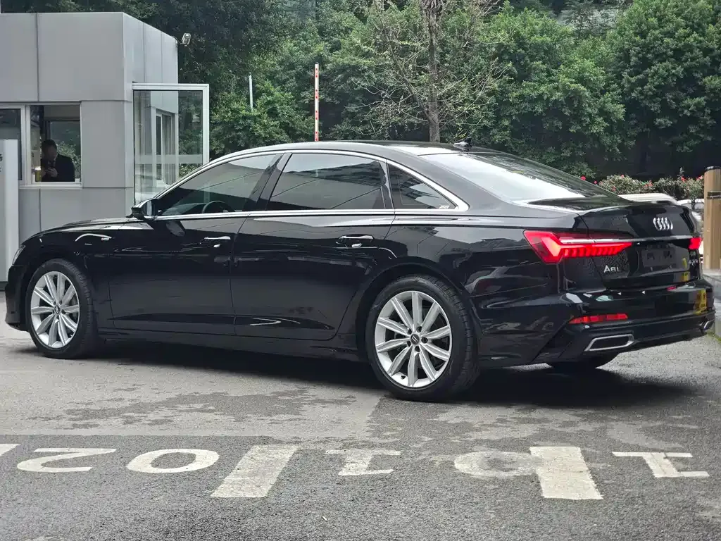 Audi A6L — фото 7