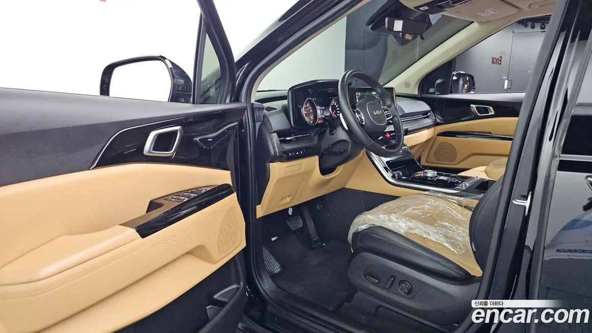 Kia Carnival — фото 10