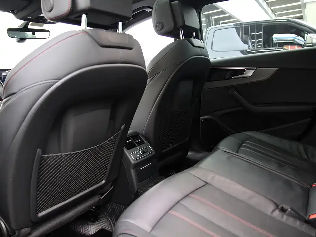 Audi A4L 2022 из CN, фото 10