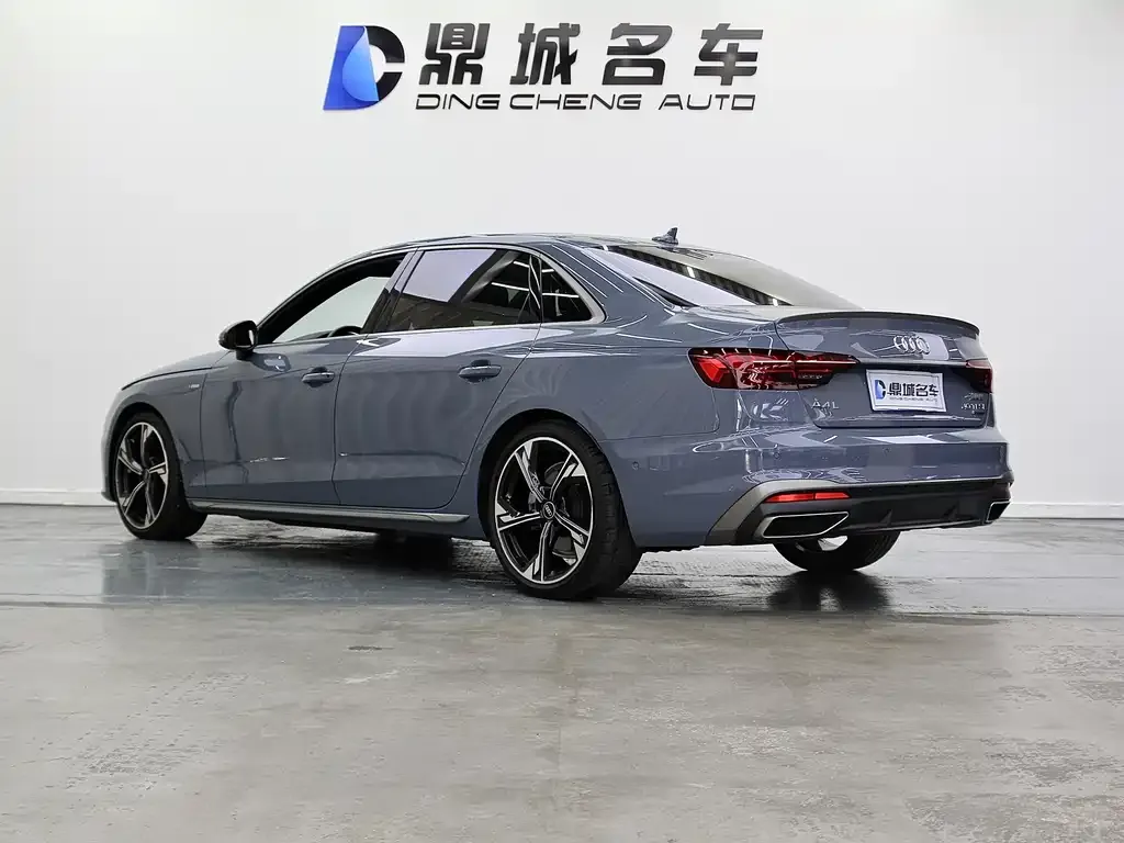Audi A4L 2022 из CN, фото 2