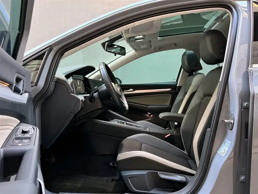 Volkswagen Golf 2022 из CN, фото 9
