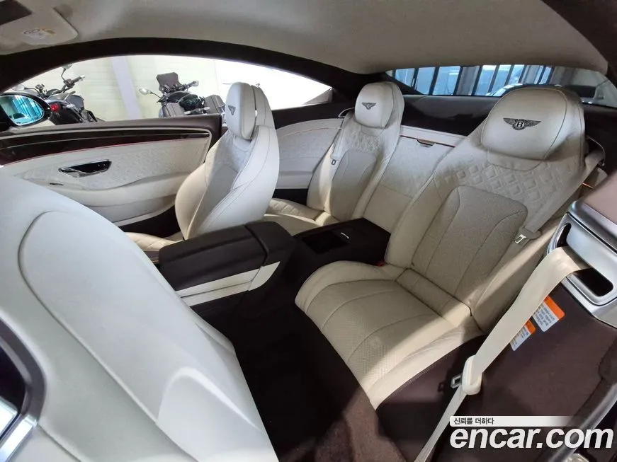Bentley Continental 2022 из KR, фото 7