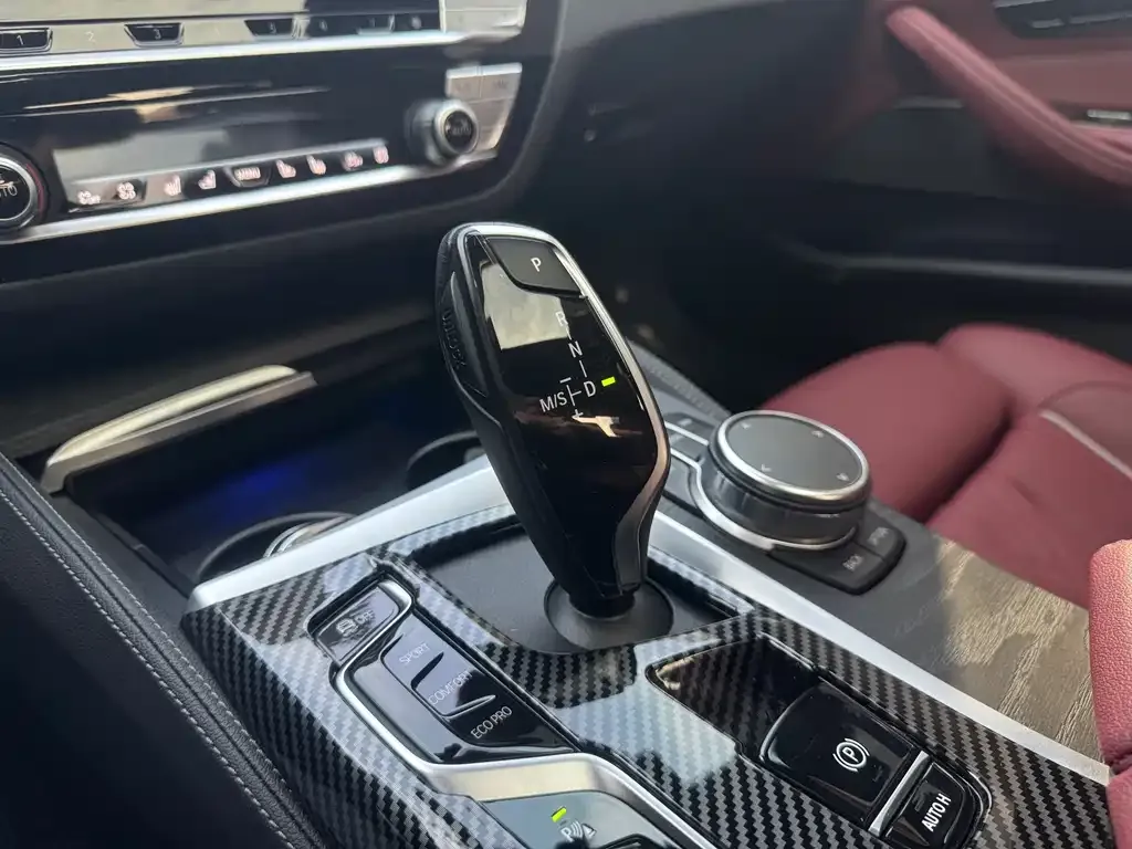 BMW 5 Series 2023 из CN, фото 7