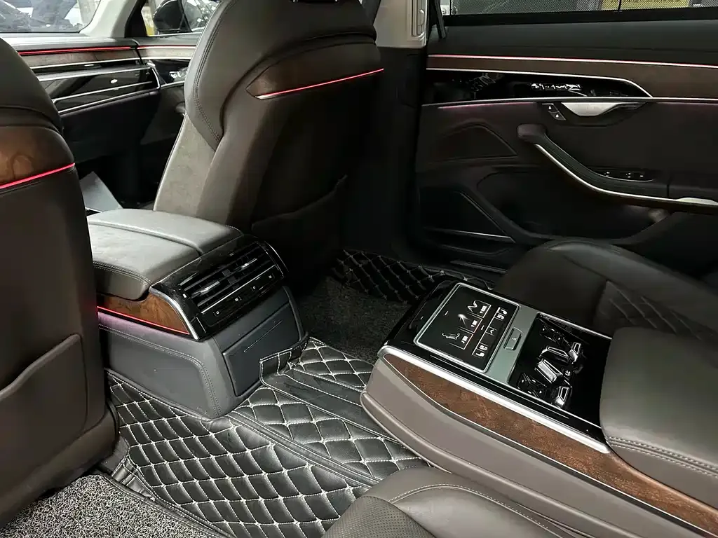 Audi A8 2021 из CN, фото 10