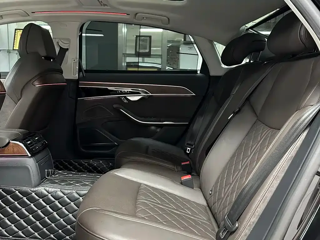 Audi A8 2021 из CN, фото 8