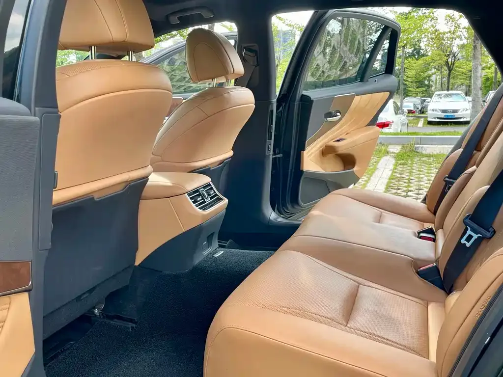 Lexus LS 2024 из CN, фото 10