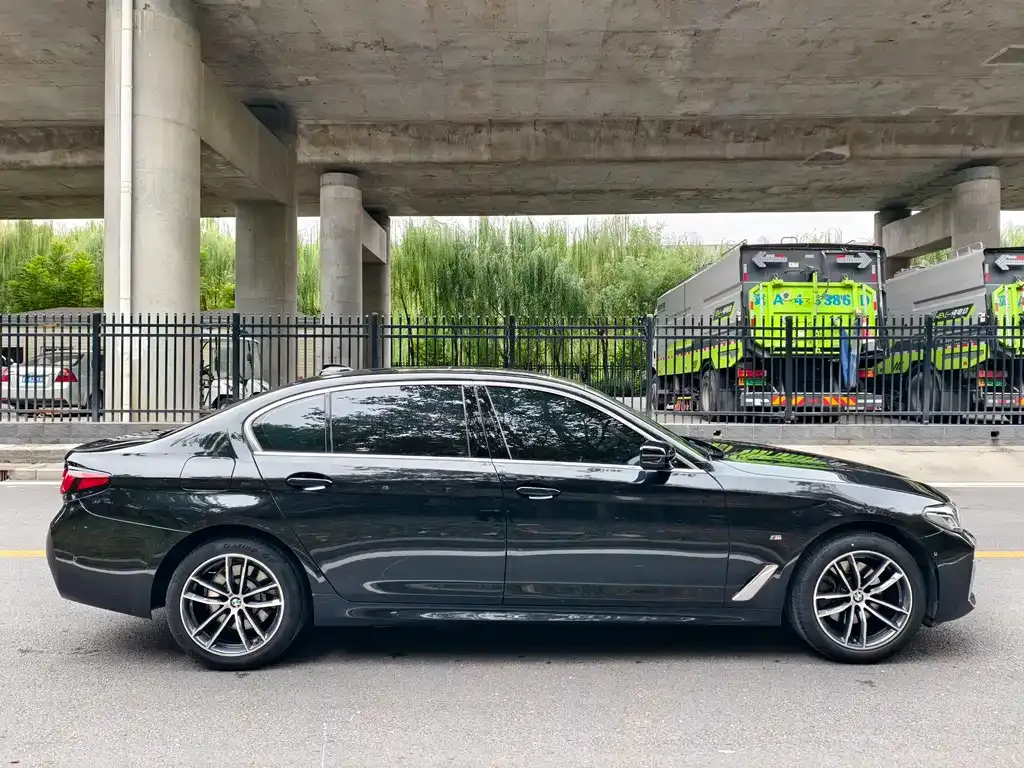 BMW 5 Series 2023 из CN, фото 4