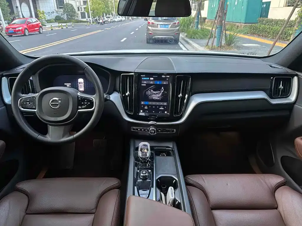 Volvo XC60 2023 из CN, фото 4