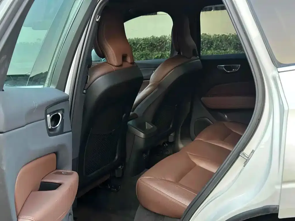 Volvo XC60 2023 из CN, фото 5