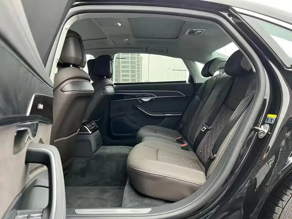 Audi A8 2024 из CN, фото 8