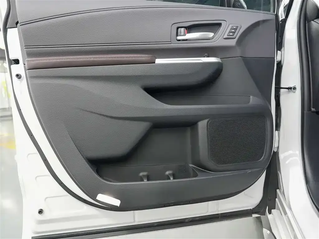 Toyota Granvia 2025 из CN, фото 9