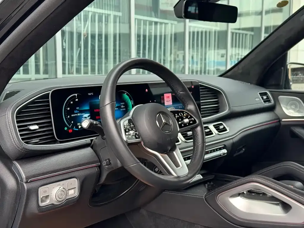 Mercedes-Benz GLS — фото 9