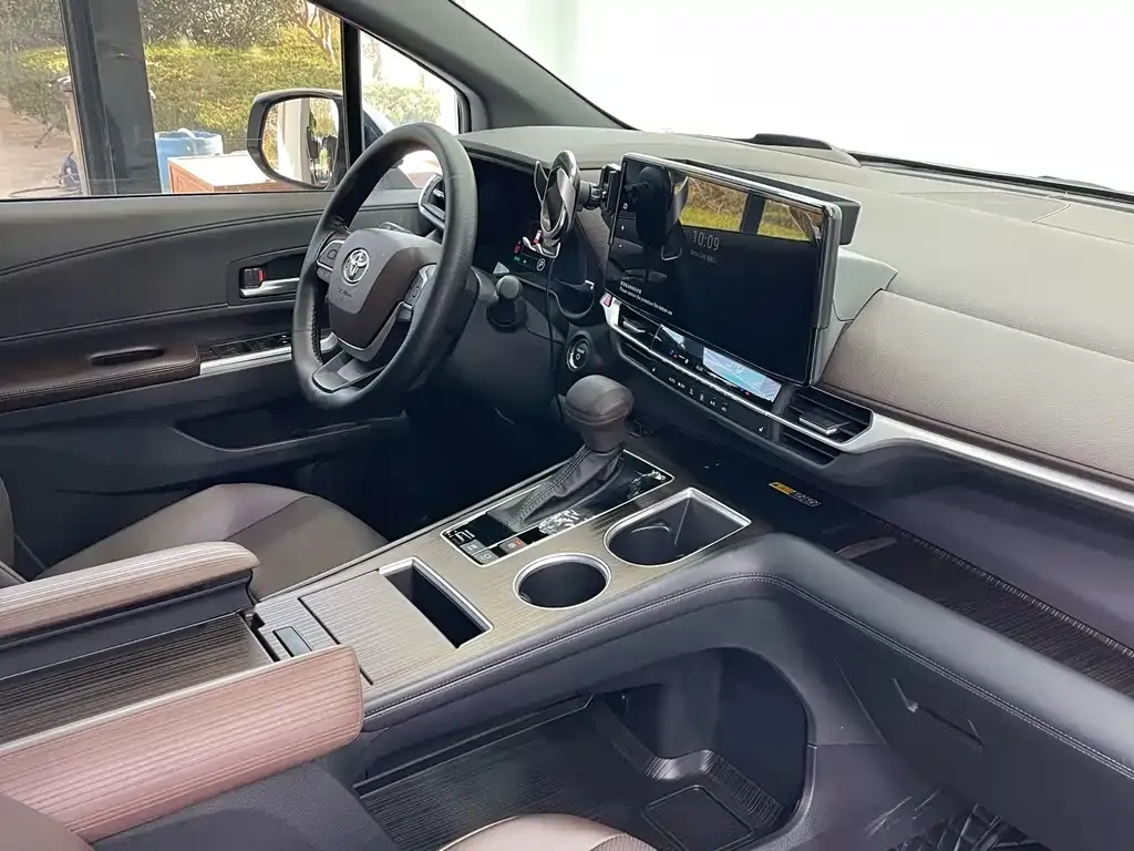 Toyota Granvia 2024 из CN, фото 10