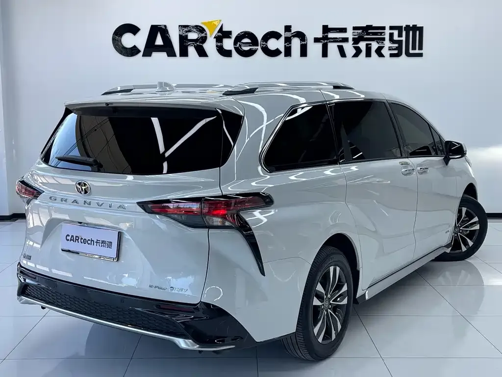 Toyota Granvia 2024 из CN, фото 3