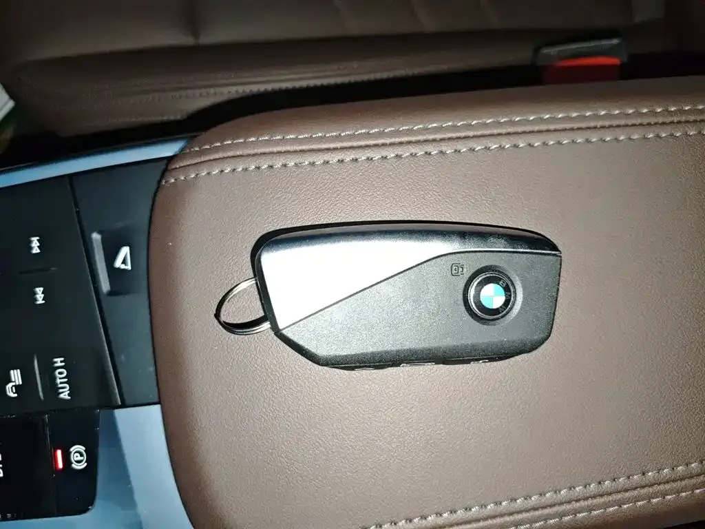 BMW iX1 2025 из CN, фото 9