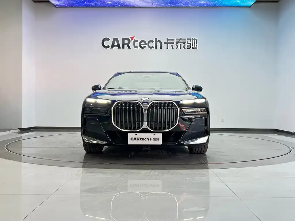 BMW 7 Series 2023 из CN, фото 2