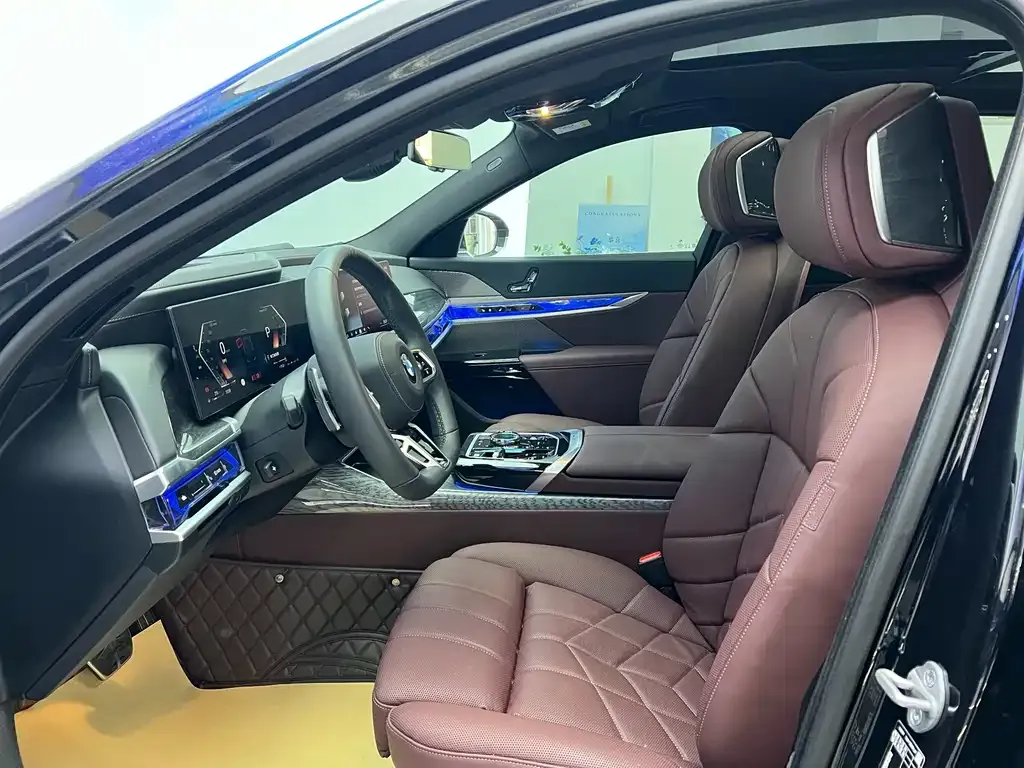 BMW 7 Series 2023 из CN, фото 3