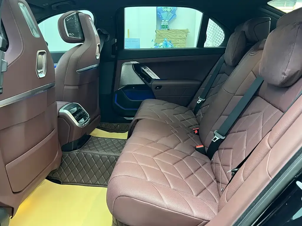 BMW 7 Series 2023 из CN, фото 7