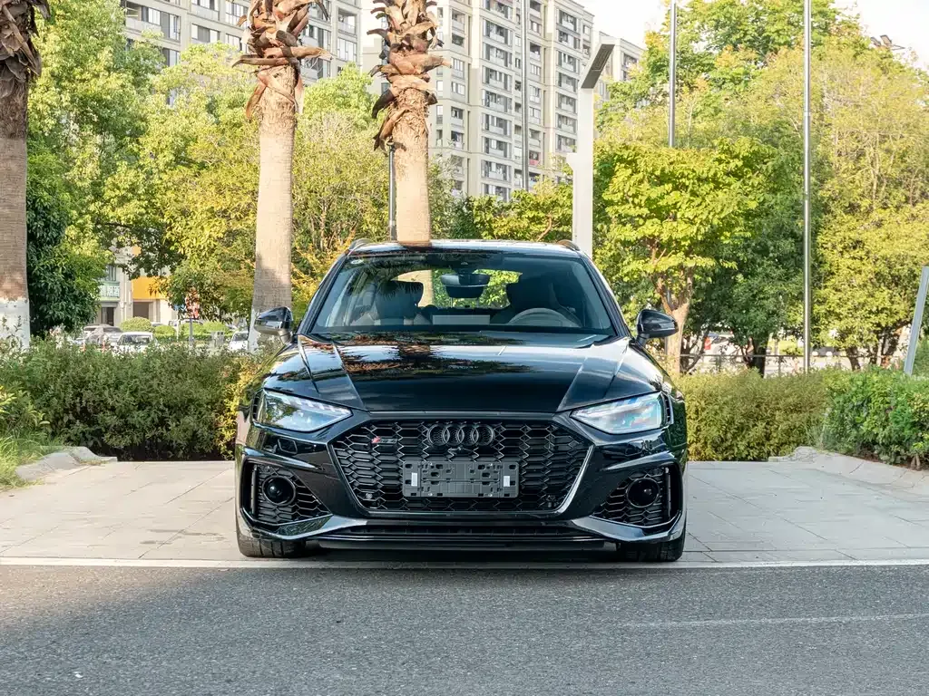 Audi RS 4 2024 из CN, фото 2