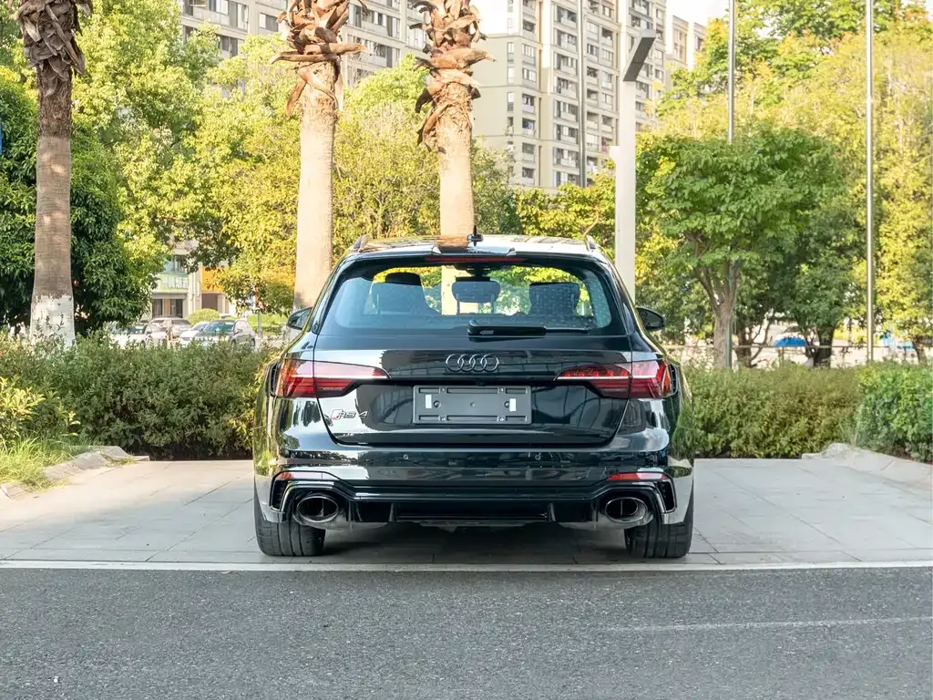 Audi RS 4 2024 из CN, фото 5