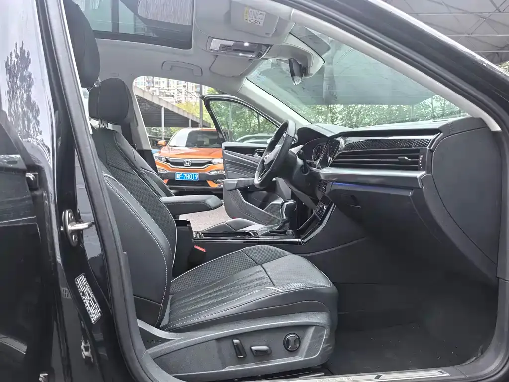 Volkswagen Passat 2024 из CN, фото 10