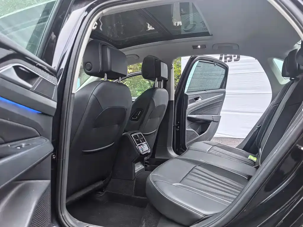 Volkswagen Passat 2024 из CN, фото 8