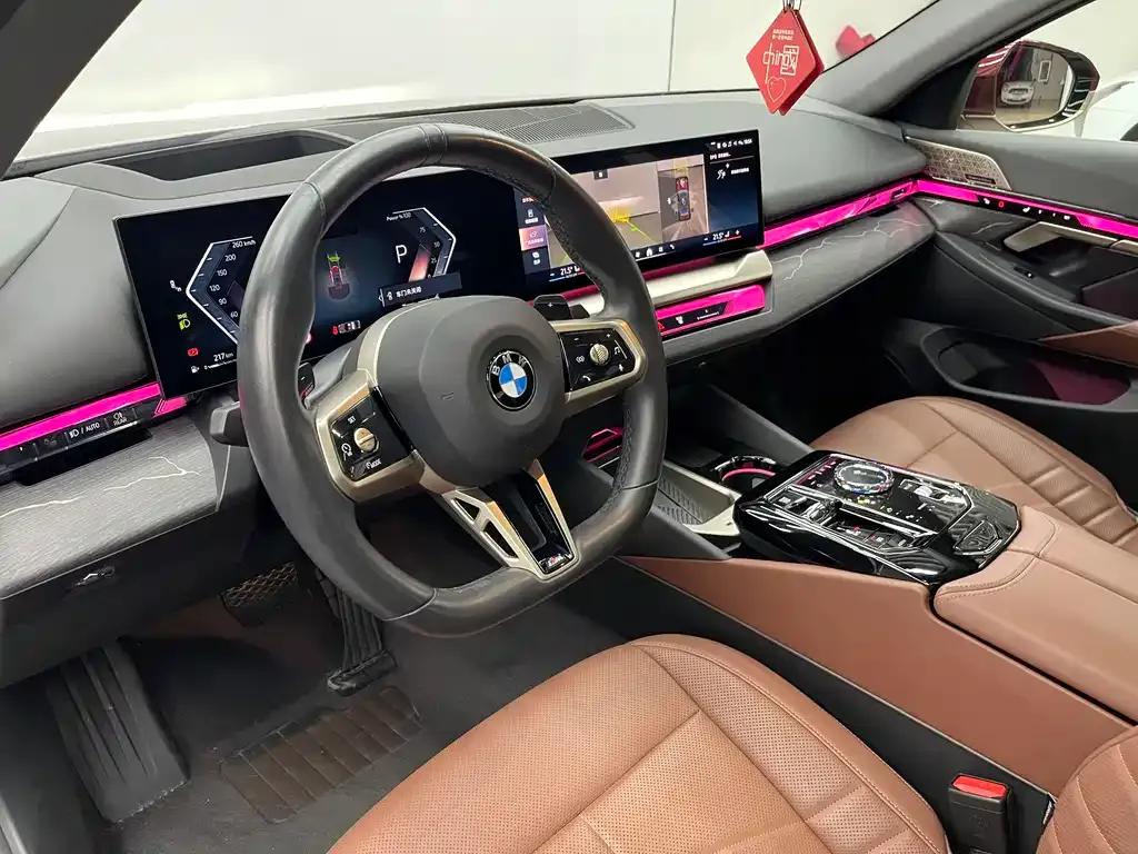 BMW 5 Series 2024 из CN, фото 10