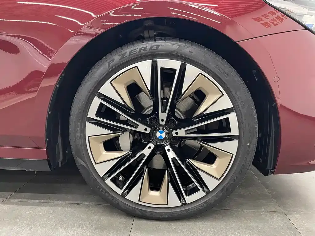 BMW 5 Series 2024 из CN, фото 6