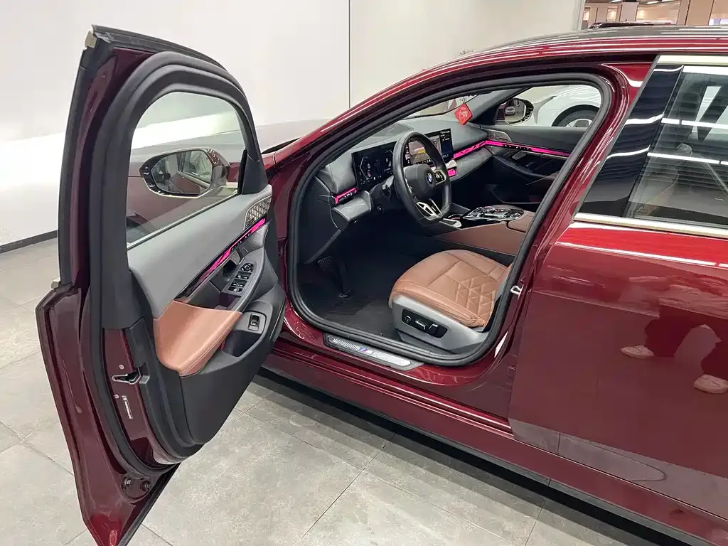 BMW 5 Series 2024 из CN, фото 7
