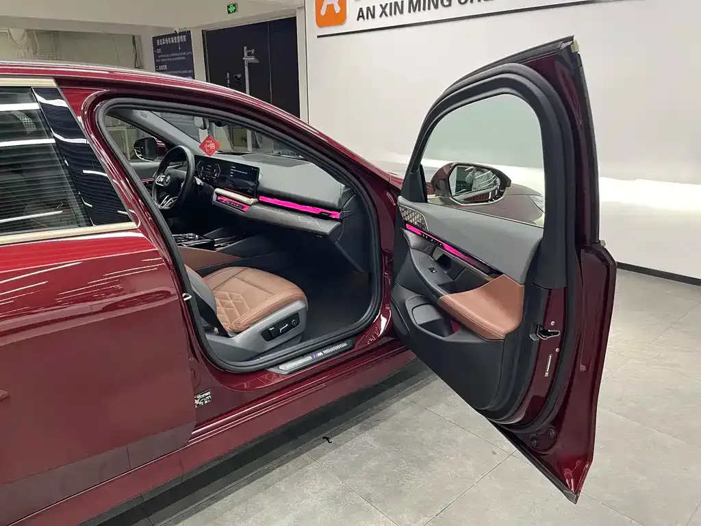 BMW 5 Series 2024 из CN, фото 8