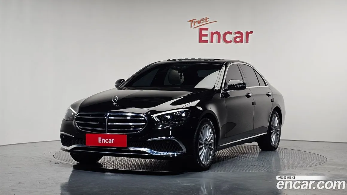 Mercedes-Benz E-Class — фото 1