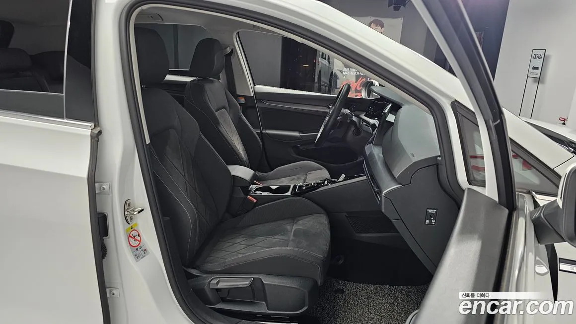 Volkswagen Golf 2023 из KR, фото 10