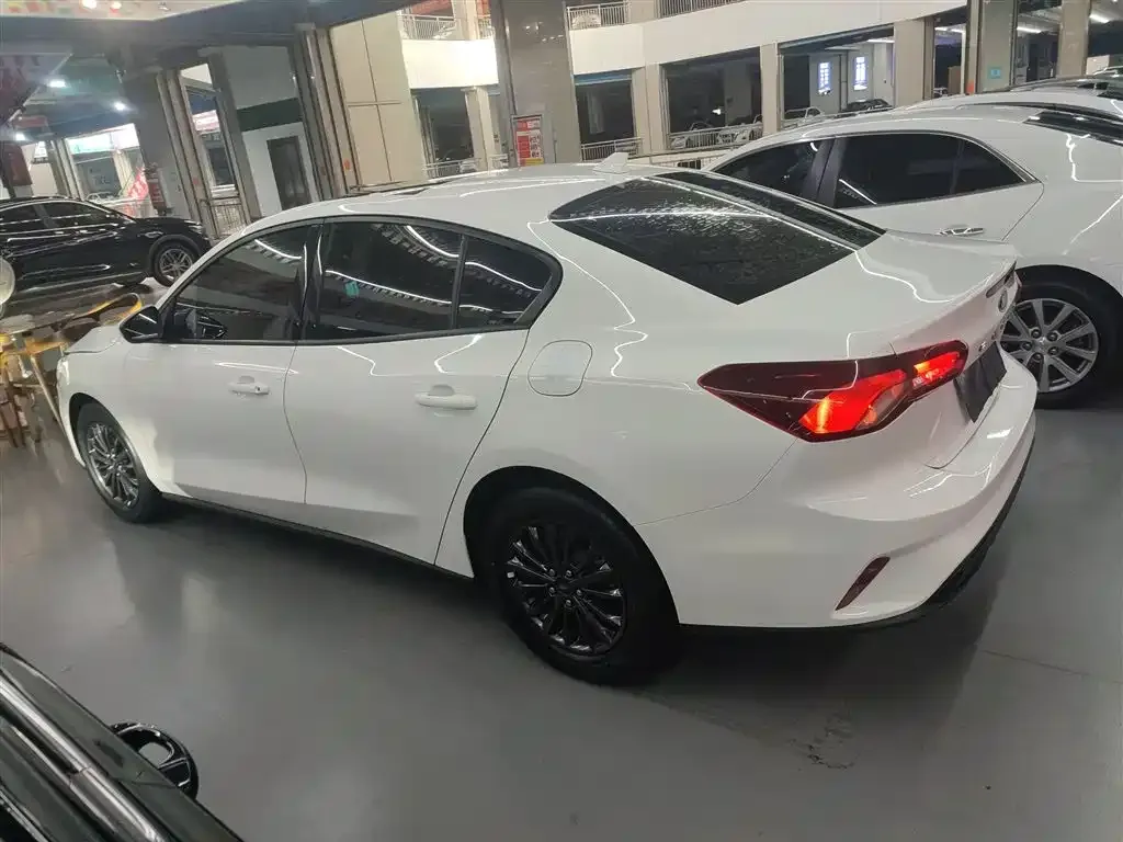 Ford Focus 2022 из CN, фото 5