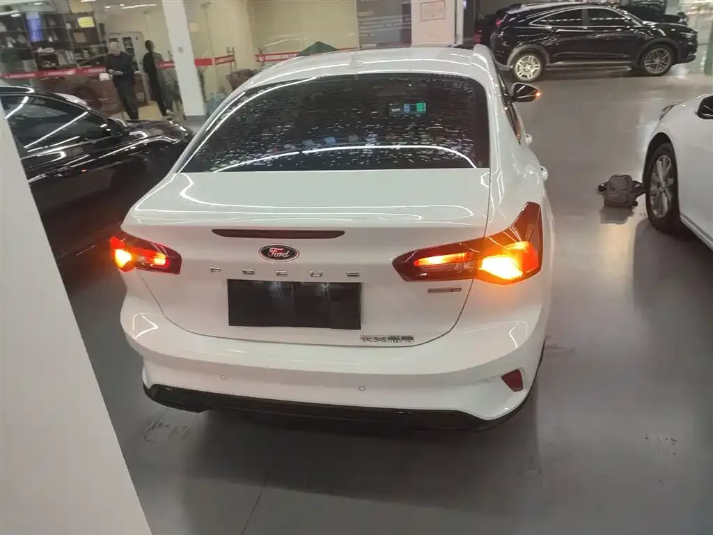 Ford Focus 2022 из CN, фото 6