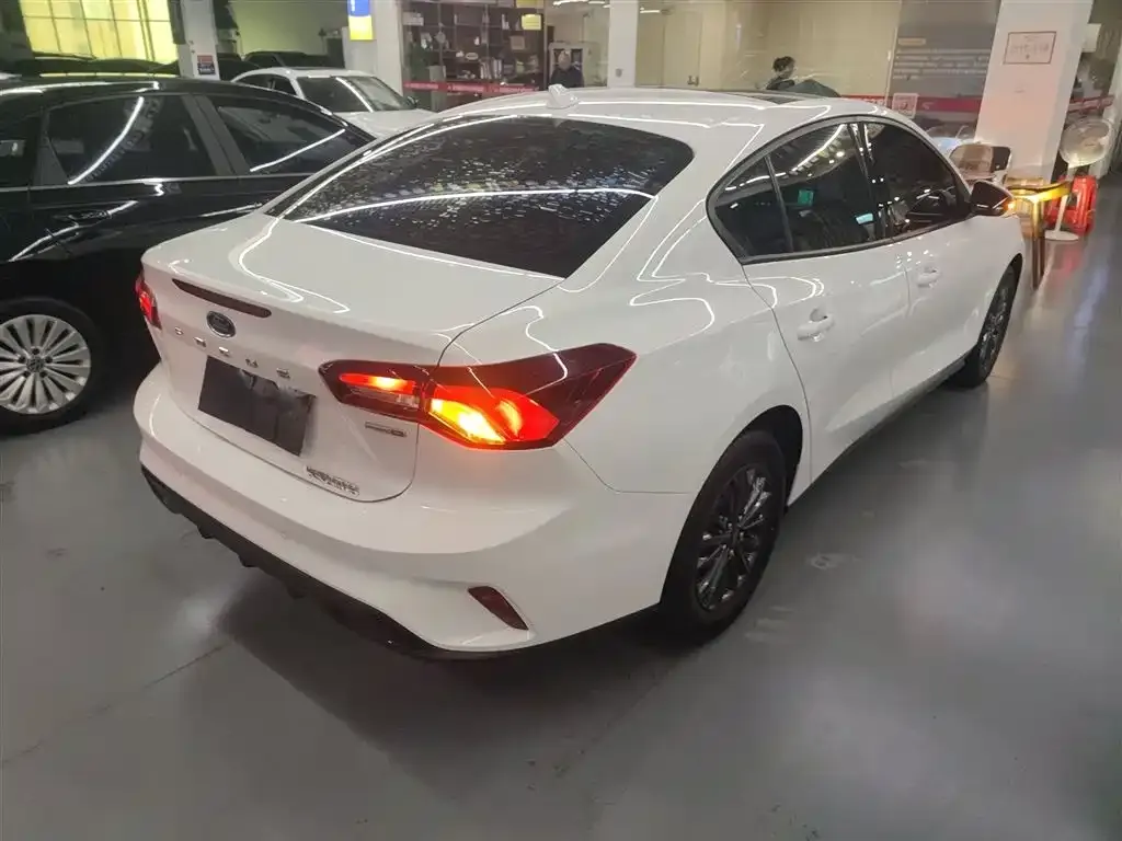 Ford Focus 2022 из CN, фото 7