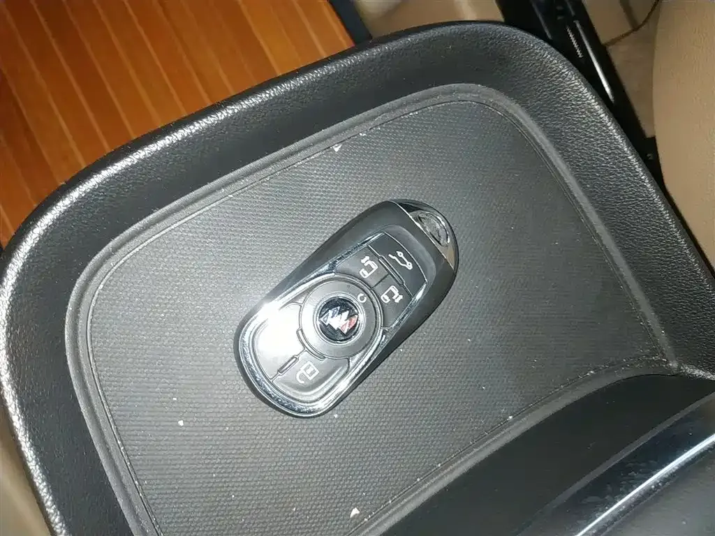 Buick GL8 2021 из CN, фото 9
