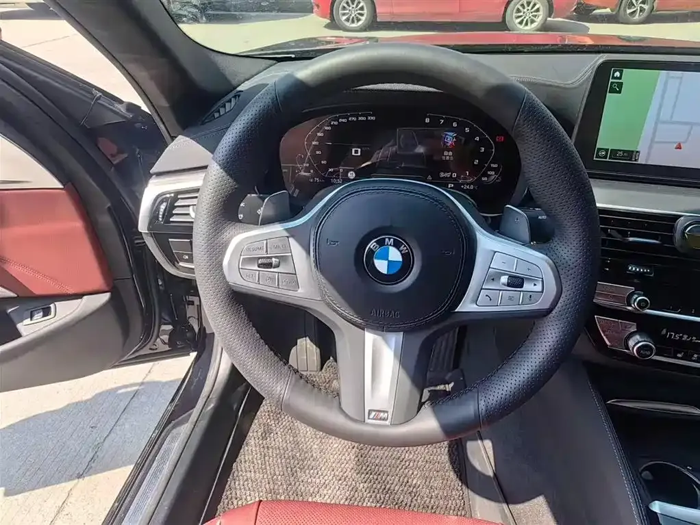 BMW 5 Series 2023 из CN, фото 10