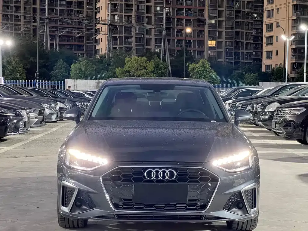 Audi A4L 2022 из CN, фото 2