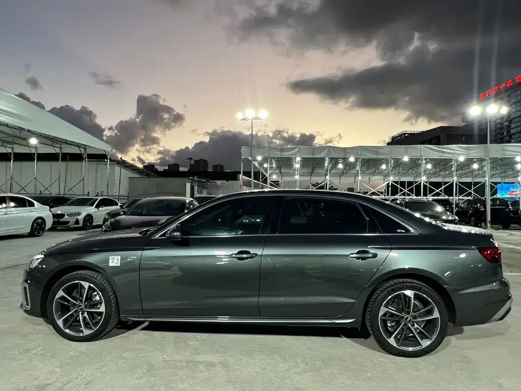 Audi A4L 2022 из CN, фото 7
