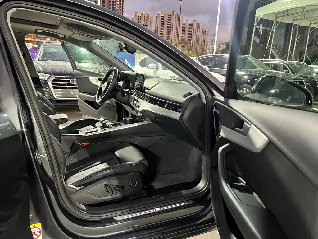 Audi A4L 2022 из CN, фото 8