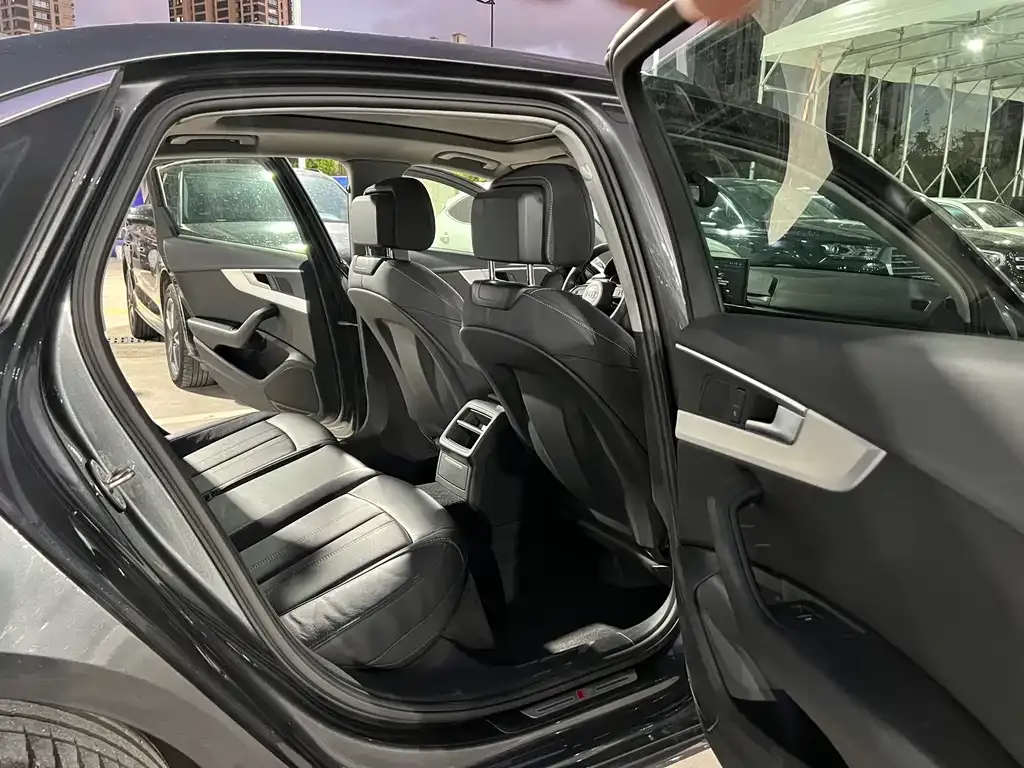 Audi A4L 2022 из CN, фото 9