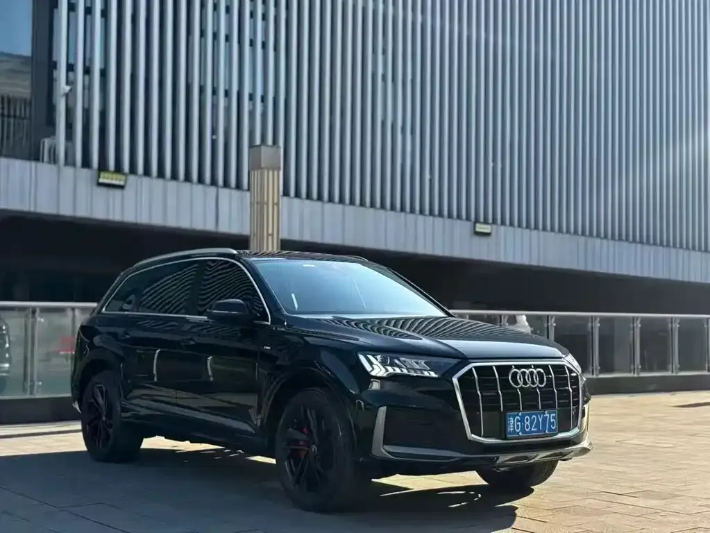 Audi Q7 2021 из CN, фото 3
