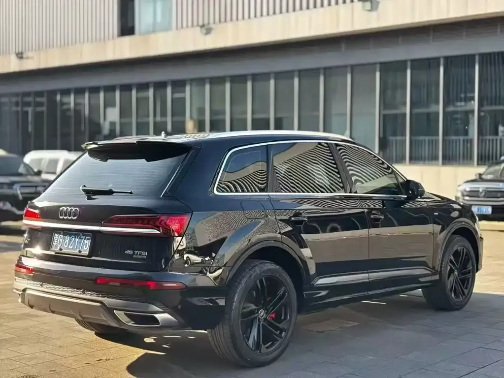 Audi Q7 2021 из CN, фото 8