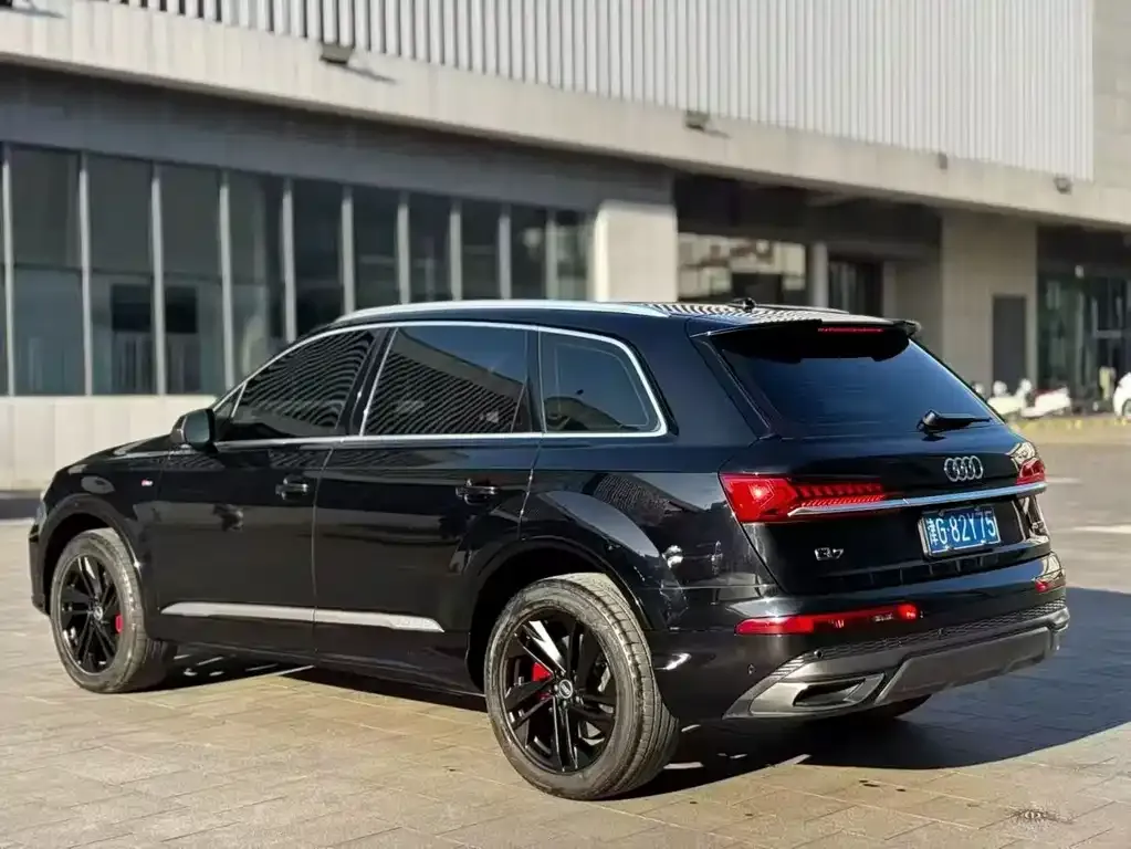 Audi Q7 2021 из CN, фото 9